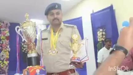 चौपारण: चौपारण थाना प्रभारी अनुपम प्रकाश ने जीता ओवरऑल रेंज चैंपियन का खिताब, बढ़ाया प्रखंड का मान