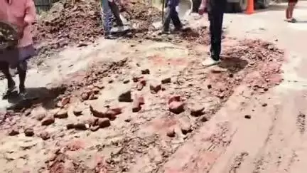 কাঞ্চনপুর: কাঞ্চনপুর দ্বাদশমান ইংলিশ মিডিয়াম স্কুল থেকে কাঞ্চনপুর কোর্ট সংলগ্ন সড়কের কাজ শুরু হল আজ থেকে