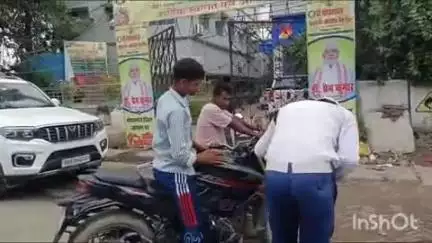 गोपालगंज: यातायात डीएसपी के नेतृत्व में पुलिस ने पोस्ट ऑफिस चौक सहित पूरे शहर में चलाया वाहन जांच अभियान, ₹1.20 लाख जुर्माना वसूला