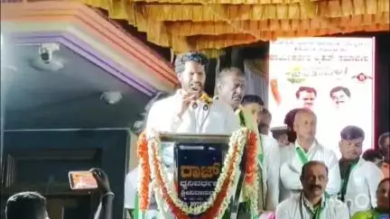 ಶ್ರೀನಿವಾಸಪುರ: ಅನುದಾನ ಇಲ್ಲದೆ ಕಾಂಗ್ರೆಸ್ ಶಾಸಕರೇ ಸರ್ಕಾರದ ವಿರುದ್ಧ ತಿರುಗಿ ಬೀಳುತ್ತಿದ್ದಾರೆ : ಪಟ್ಟಣದಲ್ಲಿ ಜೆಡಿಎಸ್ ಯುವ ಮುಖಂಡ ನಿಖಿಲ್ ಕುಮಾರಸ್ವಾಮಿ