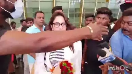 கோவை தெற்கு: கோவையில் தனியார் நிகழ்ச்சியில் பங்கேற்க கோவை விமான நிலையம் வந்த தமன்னாவுக்கு வரவேற்பு