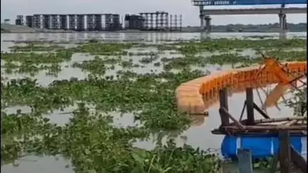 सोरांव: गंगा-यमुना नदी में जलस्तर की वृद्धि से श्रृंगवेरपुर धाम के घाट पानी में डूबे, लोगों की बढ़ी परेशानी