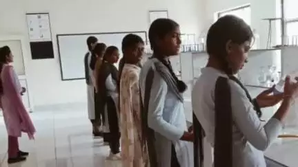 टिब्बी: टिब्बी के राजकीय बालिका उच्च माध्यमिक विद्यालय की छात्राओं ने जिला स्थापना दिवस पर किया शैक्षणिक भ्रमण