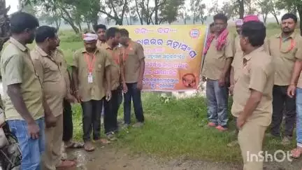 ବୀରମିତ୍ରପୁର: ନୂଆଗାଁ ବ୍ଲକର ଓଡ଼ିଶା ଡ୍ରାଇଭର ମହାସଂଘର ଷ୍ଟେରିଙ୍ଗ ଛାଡ଼ ଆନ୍ଦୋଳନ ପହଞ୍ଚିଛି ଚତୁର୍ଥ ଦିନରେ।