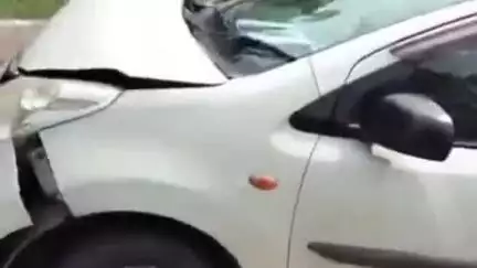 स्वारघाट: कीरतपुर-नेरचौक फोरलेन पर मेहला के पास चलती कार पर पहाड़ी से गिरा पत्थर