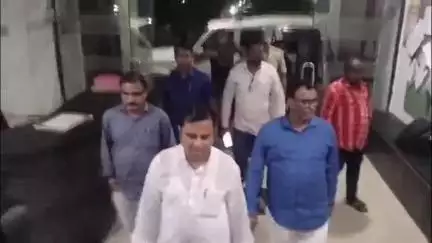 ଓରିଏଣ୍ଟ: ଚାଷଜମିରେ ନିର୍ମାଣଧୀନ ଏନଏଚ୪୯ର ପାଉଁଶ ମାଡିଯିବା ଘଟଣାକୁ ନେଇ ଝାରସୁଗୁଡା ଏସ୍ପିଙ୍କୁ ଭେଟି କାର୍ଯ୍ୟନୁଷ୍ଠାନ ଦାବିକଲେ ଝାରସୁଗୁଡା ବିଧାୟକ