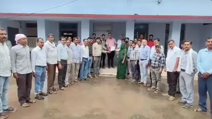 पवई: हीरापुर में सरपंच व सचिव के साथ हुई घटना के विरोध में संयुक्त मोर्चा संघ ने ज्ञापन सौंपा