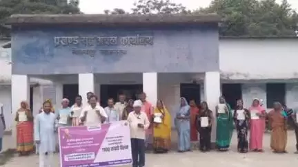 विजयीपुर: विजयीपुर प्रखंड मुख्यालय में कैंप लगाकर लोगों को दी गई बढ़ी हुई पेंशन की जानकारी