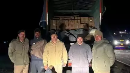 उदयपुर: सरचू में 235 पेटी अवैध शराब और 250 सीमेंट बैग के साथ पकड़ा गया ट्रक, मामला दर्ज