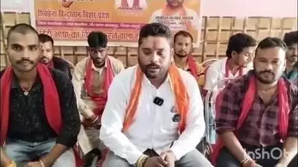 बरहट: शिवसेना हिंदुस्तान पार्टी ने मलयपुर में प्रेस वार्ता कर यूपी-बिहार के मजदूरों पर हो रहे अत्याचार के खिलाफ जताया आक्रोश