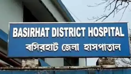 বসিরহাট ১: সরোনিয়া এলাকায় বাইক দুর্ঘটনায় এক ব্যক্তিকে গুরুতর অবস্থায় ভর্তি টাকী গ্রামীণ হাসপাতালে