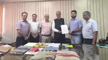 मंडी: एसपीयू मंडी ने बाढ़ प्रभावितों को सहायता प्रेषित की, दैनिक आवश्यकताओं के लिए 41 हजार रुपये एकत्रित किए