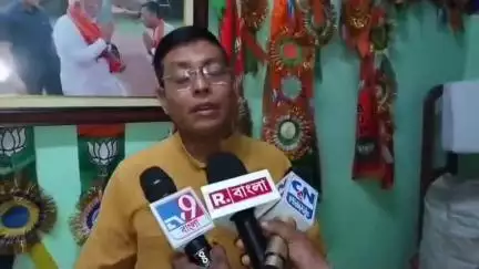 হাবরা ১: তৃণমূল ছাত্রনেতার ফেসবুক পোস্ট নিয়ে শাসক দলকে কটাক্ষ হাবরাতে বিজেপি নেতার