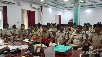 मधुबनी: पुलिस अधीक्षक योगेंद्र कुमार ने कार्यालय कक्ष में अपराध बैठक का आयोजन किया