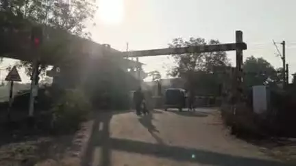 मुर्तीजापूर: चिखली नजीक रोडवर चारचाकी वाहनाला दुचाकीची धडक धडकेत चार चाकी वाहनाचे अंदाजे ३० ते ४९ हजाराचे नुकसान