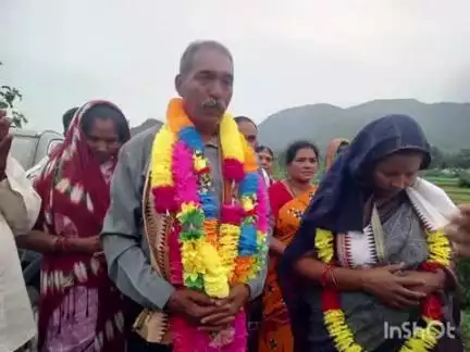 ଫୁଲବାଣୀ ସହର: ରଟିଙ୍ଗିଆ ଗ୍ରାମ ପଞ୍ଚାୟତରେ ସିଅର୍ପିଏଫ ଯବାନ ବିକ୍ରମ ନାୟକଙ୍କୁ ସ୍ଵାଗତ ସମ୍ବର୍ଦ୍ଧନା କରାଯାଇଛି