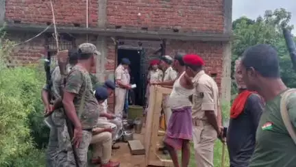 आरा: पूरे जिले के सभी थाना क्षेत्रों में 148 फरार आरोपियों के घर कुर्की-जप्ती की कार्रवाई की गई, एसपी ने दी जानकारी