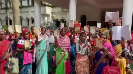 जशपुर: राशन नहीं मिलने से नाराज़ ग्रामीण पिकअप में भरकर पहुंचे कलेक्टर कार्यालय जशपुर, ग्रामीणों ने जाँच की मांग #जनसमस्या