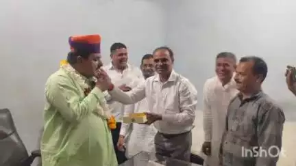 किशनगढ़: राजस्व राज्य मंत्री नावा विधायक विजय सिंह चौधरी का किशनगढ़ पहुंचने पर जिला मंत्री किशन बंग के नेतृत्व में स्वागत किया गया