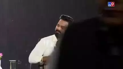 पवन सिंह ने कहा तेजस्वी यादव जी बहुत अच्छे नेता है उनकी हर चीज मुझे अच्छी लगती है।

#TejashwiYadav #PawanSingh #Bihar