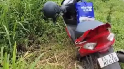 സുൽത്താൻബത്തേരി: മീനങ്ങാടിയിൽ തെരുവുനായ കുറുകെ ചാടി സ്കൂട്ടർ മറിഞ്ഞ് രണ്ട് സ്ത്രീകൾക്ക് പരിക്ക്