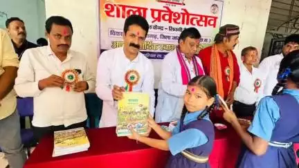 जांजगीर: सिवनी गांव के शासकीय उच्चतर माध्यमिक विद्यालय में शाला प्रवेश उत्सव कार्यक्रम का किया गया आयोजन