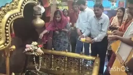 खूंटी: उपायुक्त आर रॉनिटा ने आम्रेश्वर धाम अंगराबाडी में श्रावणी मेला का निरीक्षण किया