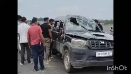 सौर बाज़ार: हवाई अड्डा परिसर में रील बनाते समय पलटी चार चक्का वाहन, सदर थाना क्षेत्र में तीन युवक जख्मी