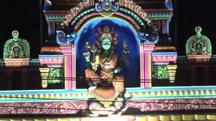 சிவகங்கை: பிள்ளை வயல் காளியம்மன் திருக்கோவில் பூச்சொரிதல் விழா பேருந்து நிலையம் அருகே பக்தர்கள் பல்வேறு பூக்களை கொண்டு அம்மனுக்கு சமர்ப்பித்து வழிபாடு
