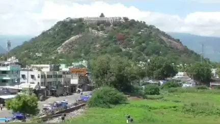 பழனி: பழனி முருகன் கோவிலில் ரோப் கார் சேவை நிறுத்தம்