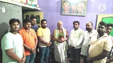 ବଡସାହି: ଭାରତୀୟ ଜନତା ପାର୍ଟି ପକ୍ଷରୁ ବେତନଟୀ ଠାରେ ମଣ୍ଡଳସ୍ତରୀୟ ଗୁରୁପୂର୍ଣ୍ଣିମା ପାଳିତ, ବରିଷ୍ଠ ଶିକ୍ଷକଙ୍କୁ ପୂଜାର୍ଚନା ସହିତ ସମ୍ମାନୀତ କଲେ