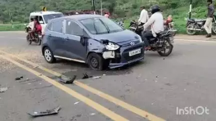 દાંતા: અંબાજી આબુરોડ માર્ગ પર અંબાજી નજીક માલીયાવાસ પાસે સર્જાયો અકસ્માત ,કાર અને બાઈક વચ્ચે બની અકસ્માતની ઘટના.