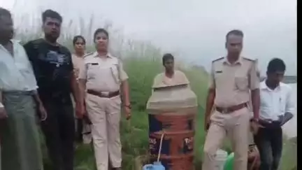 घाट कुसुंभा: बाऊ घाट थाना क्षेत्र से 7 लीटर देसी शराब के साथ एक युवक गिरफ्तार, एक फरार, आरोपी पर मामला दर्ज