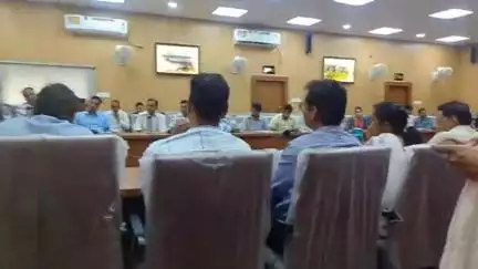 रावतभाटा: रावतभाटा में विकास योजनाओं की समीक्षा बैठक, हर विभाग को समय पर लक्ष्य पूरा करने के दिए गए निर्देश