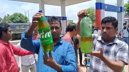 দুবরাজপুর: দুবরাজপুরে পেট্রোল পাম্পে কেমিক্যাল মিশ্রণের অভিযোগ, পুলিশের হস্তক্ষেপে বন্ধ পাম্প
