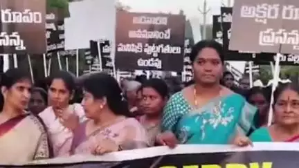 కొవ్వూరు: మాజీ ఎమ్మెల్యే నల్లపరెడ్డి వ్యాఖ్యల పట్ల నిరసన.. ప్రశాంతిరెడ్డిపై వ్యాఖ్యలను నిరసిస్తూ బుచ్చిలో కొవ్వొత్తుల ప్రదర్శన..#