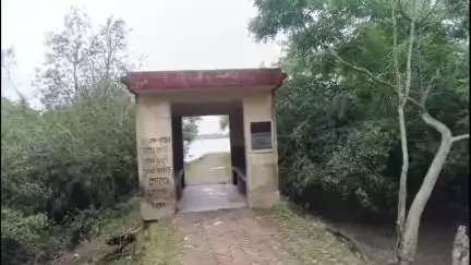 নামখানা: পাঁচু গোপাল খেয়াঘাট বন্ধ থাকার সমস্যায় পড়ছে নৃত্য যাত্রীরা