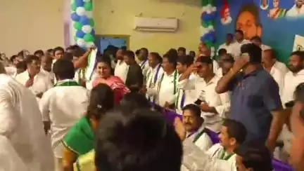 కొండపి: కొండపిలో వచ్చేది జగనన్న ప్రభుత్వమేనని పేర్కొన్న మాజీ మంత్రులు రోజా, అనిల్ కుమార్, ప్రభాకర్ రెడ్డి, ఆదిమూలపు సురేష్