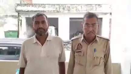 थाना नरसेना क्षेत्र के ग्राम खदोई में पैसे के लेनदेन को लेकर झगड़ा कर रहे ग्रामीण को पुलिस ने किया गिरफ्तार