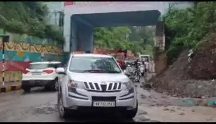 टिहरी: पहले दिन टिहरी में सुलभ यातायात व्यवस्था से कावड़ियों को मिली जाम से निजात, जगह-जगह पुलिस तैनात