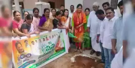 ధన్వాడ: చెట్లు మానవ మనుగడకు జీవన ఆధారం: పట్టణంలో ఎమ్మెల్యే డా. చిట్టెం పర్ణికా రెడ్డి