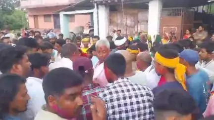 लालगंज: लालगंज थाना क्षेत्र के पोझीया नहर के पास सड़क दुर्घटना में मोटरसाइकिल सवार की मौत, पुलिस मौके पर पहुंची