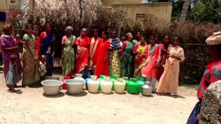పలమనేరు: బైరెడ్డిపల్లి మండలం తిమ్మయ్యగారి పల్లెలో 5 నెలలుగా నీళ్లు లేక అల్లాడుతున్నామన్న గ్రామస్తుల నిరసన #localissue