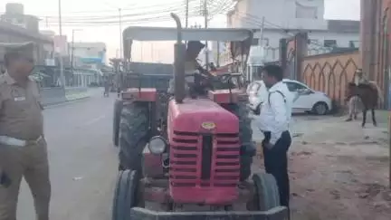 मऊ: शहर में मिट्टी खनन पर पुलिस अधीक्षक के निर्देश पर हुई बड़ी कार्रवाई, आधे दर्जन से अधिक गाड़ियों को किया गया सीज़