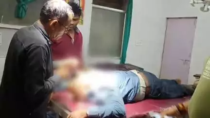 ग्राम बड़खुरा में घर के बाहर खड़े व्यक्ति को तेज रफ्तार बाइक ने मारी टक्कर, घायल CHC अमरपाटन में भर्ती