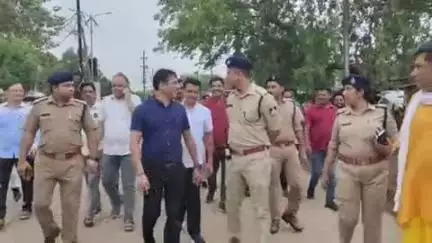 दतिया नगर: नगर की यातायात व्यवस्था सुधारने के प्रयास शुरू, कलेक्टर एसपी ने पुरानी कचहरी से उनाव रोड तक किया पैदल भ्रमण