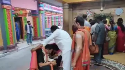 మందపల్లి శనీశ్వర స్వామివారిని దర్శించుకున్న తెలంగాణ ఆర్టీసీ మేనేజింగ్ డైరెక్టర్, అదనపు డీజీపీ సజ్జనార్