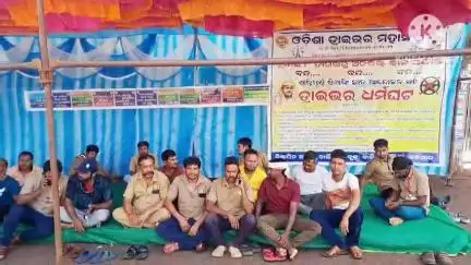 ଫୁଲବାଣୀ ସହର: ବାଲିଗୁଡ଼ା ପୂର୍ତ୍ତ ବିଭାଗ ଛକରେ ପଞ୍ଚମ ଦିନରେ ପହଞ୍ଚିଛି ଡ୍ରାଇଭର ସଂଘର ଧର୍ମଘଟ, ସୂଚନା ଦେଲେ ସଂଘର ସମ୍ପାଦକ