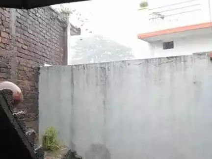 mp ke chhatarpur jile ke gon bhaira me ho rahi dhuadhar barish yaha ke logo ka hua nikalna muskil #shorts #viralvideo