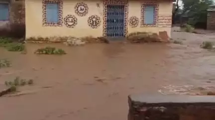हटा: भारी बारिश से अमझिर गांव में घुसा पानी, जनजीवन प्रभावित